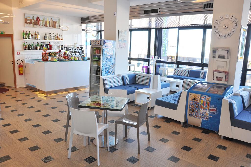 Hotel Adelphi Riccione Buitenkant foto