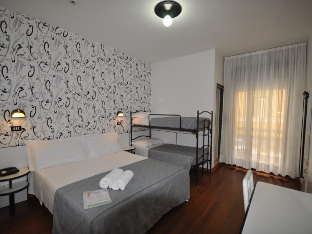 Hotel Adelphi Riccione Buitenkant foto