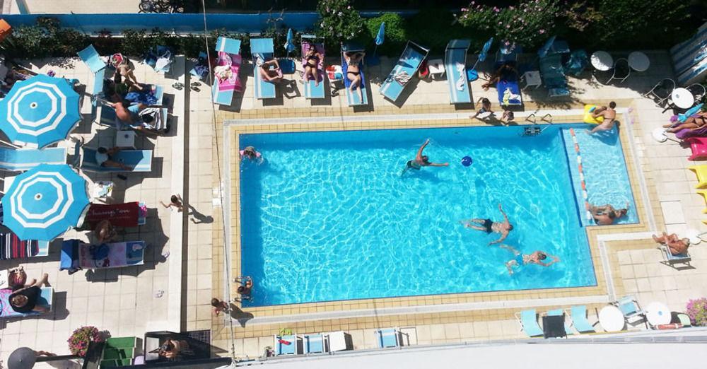 Hotel Adelphi Riccione Buitenkant foto
