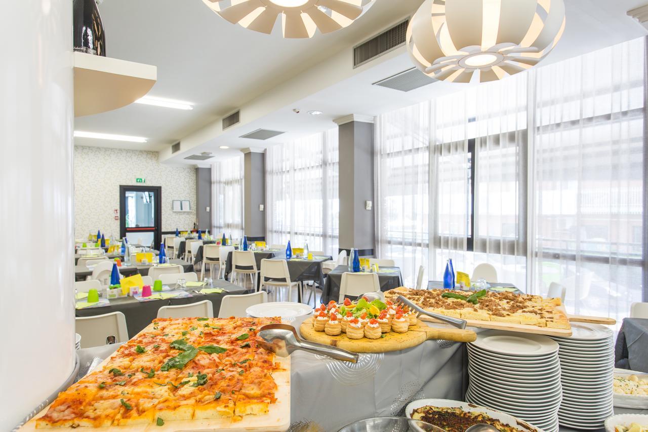 Hotel Adelphi Riccione Buitenkant foto