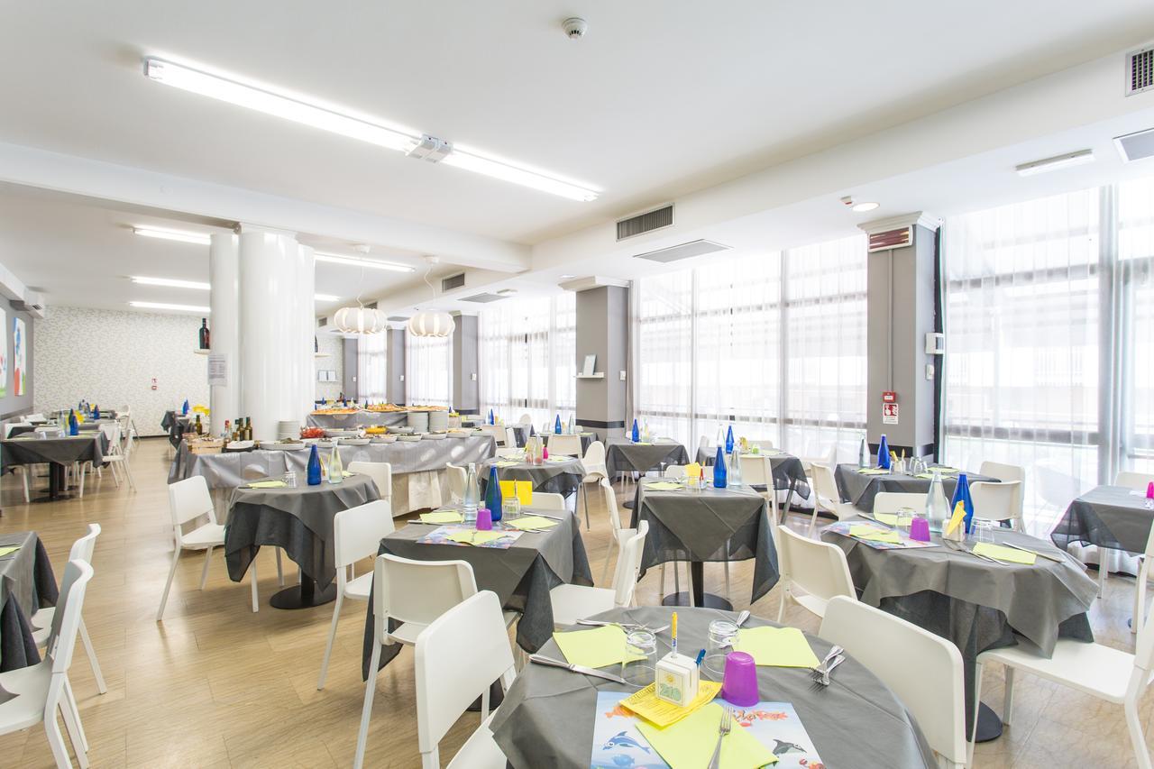Hotel Adelphi Riccione Buitenkant foto