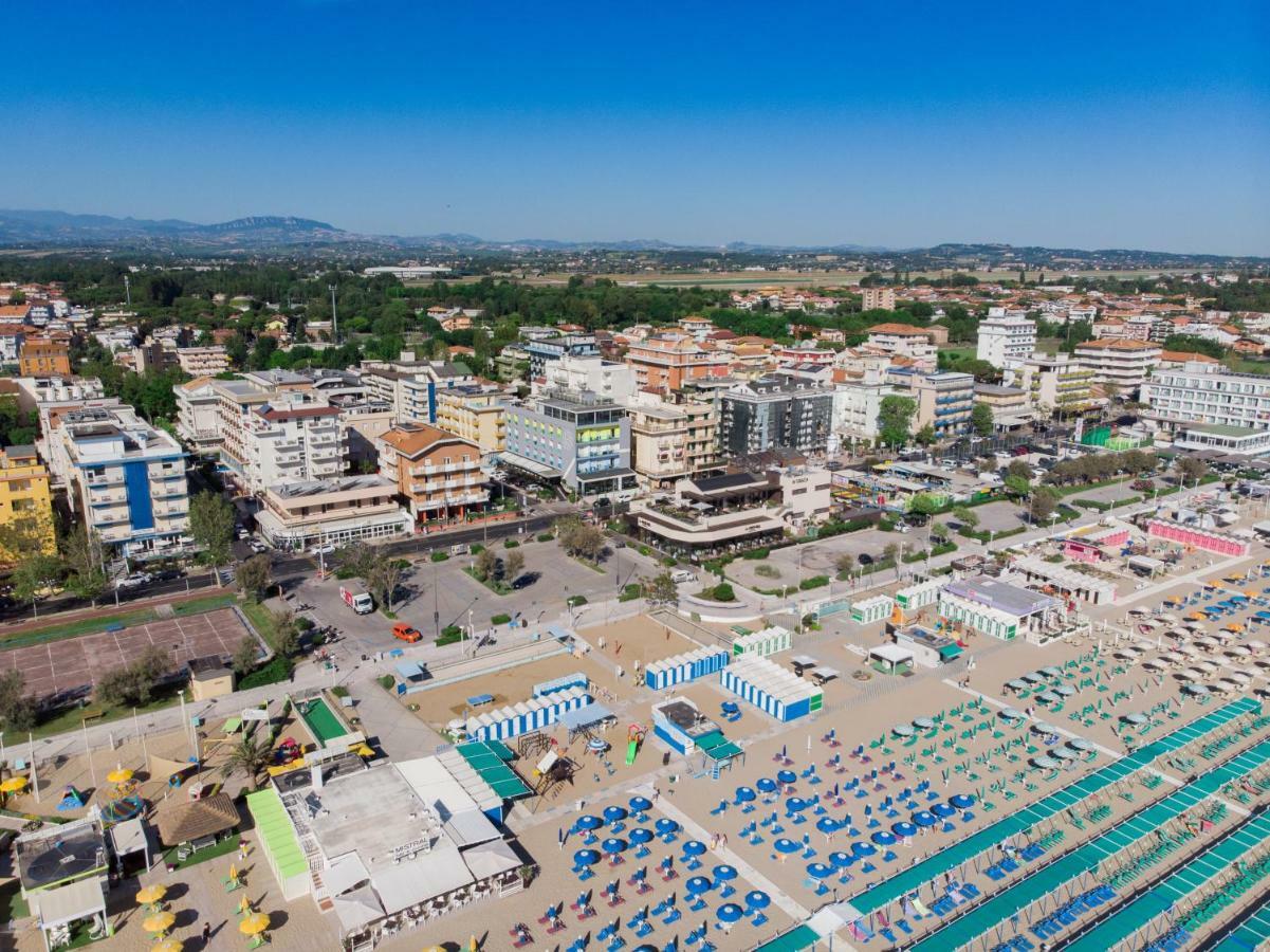Hotel Adelphi Riccione Buitenkant foto