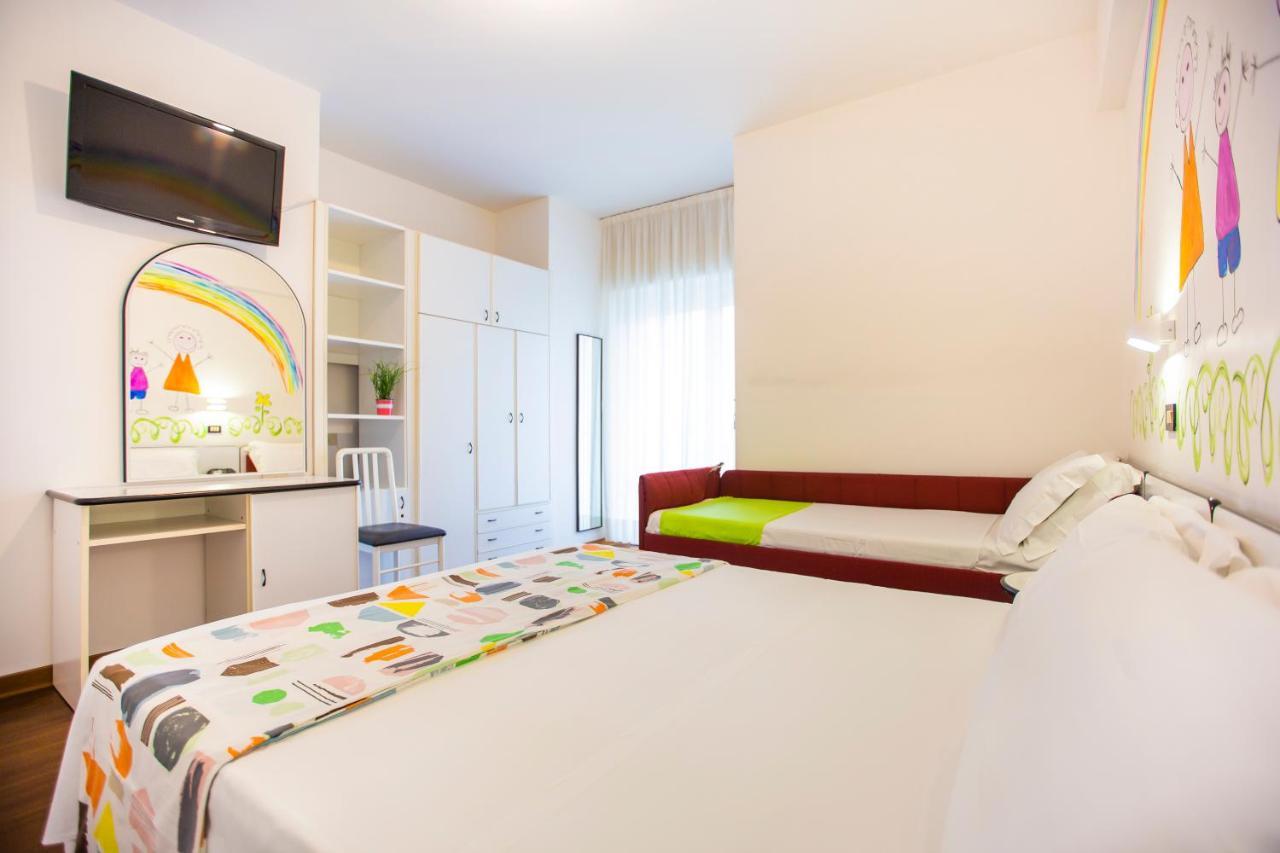 Hotel Adelphi Riccione Buitenkant foto