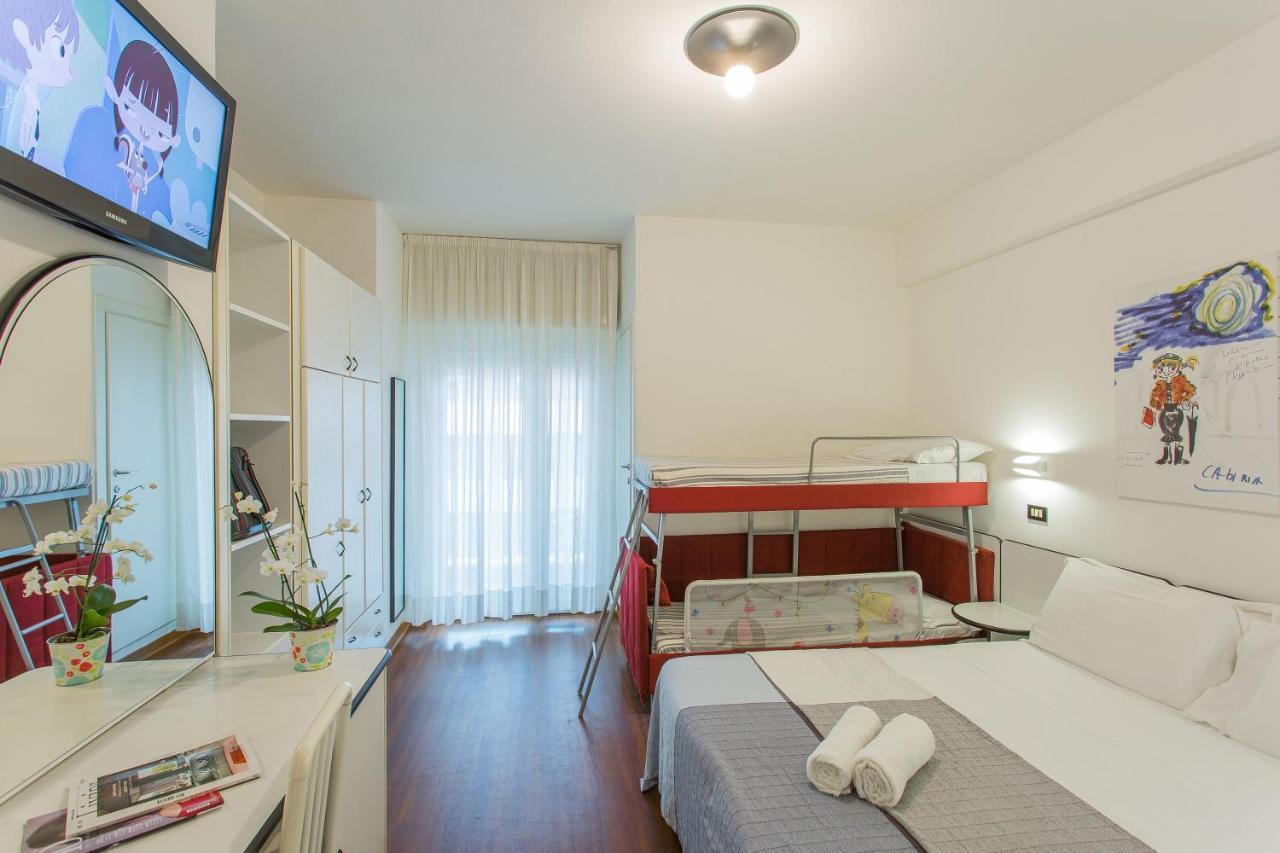 Hotel Adelphi Riccione Buitenkant foto